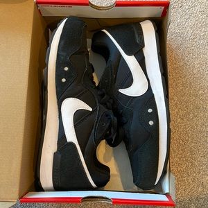 Nike Venture Runner. Excellent condition.
